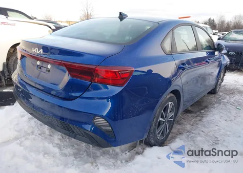 2024 Kia Forte Lxs z USA, uszkodzony, nr VIN 3KPF24AD4RE700394